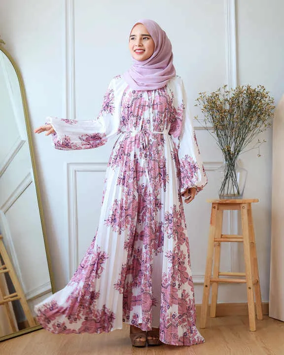 عبايات نسائيه انيقه - Elegant women's abayas
