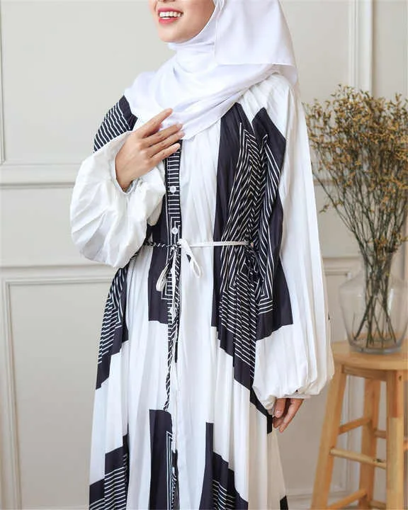 عبايات نسائيه انيقه - Elegant women's abayas