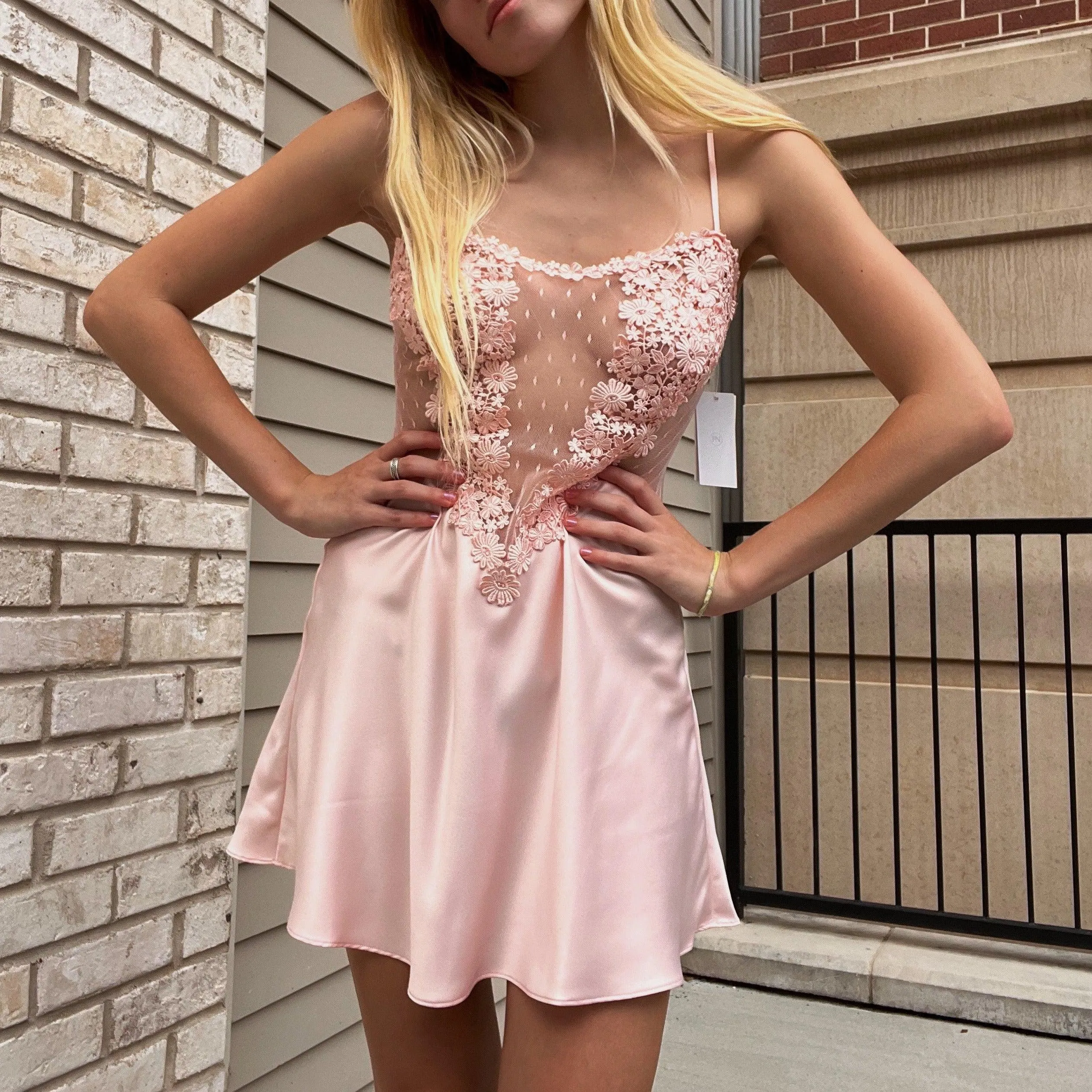 Flora Nikrooz Showstopper Chemise 8060 in Pink