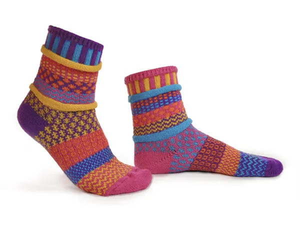 Mismatched Knitted Socks (Carnation)