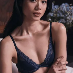 Natori Feathers Bra in Midnight 730023