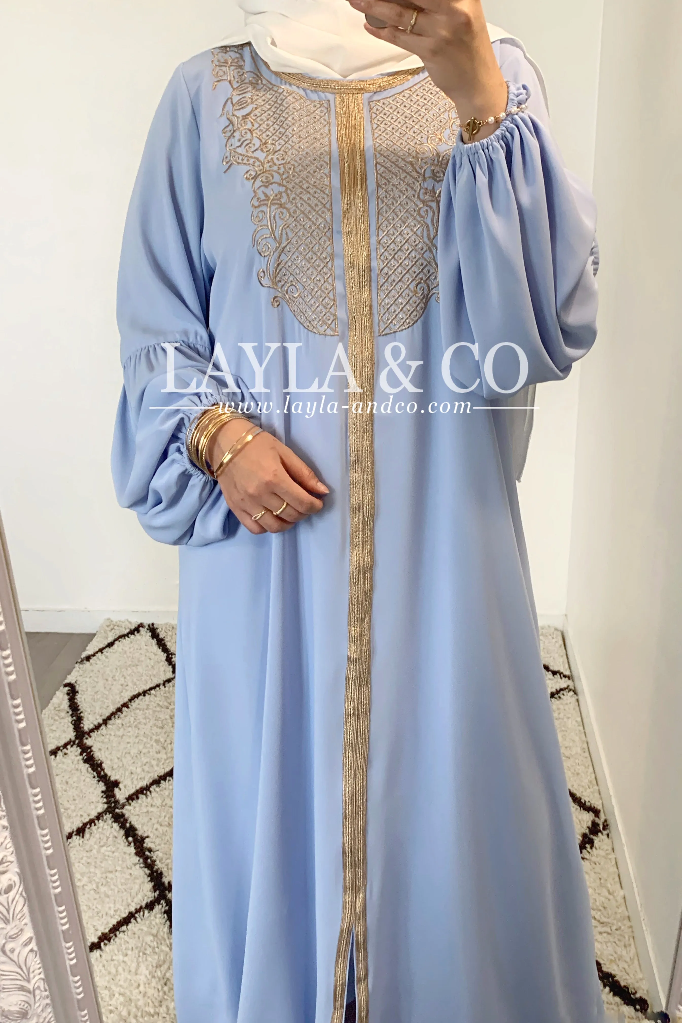Robe broderie manches bouffantes