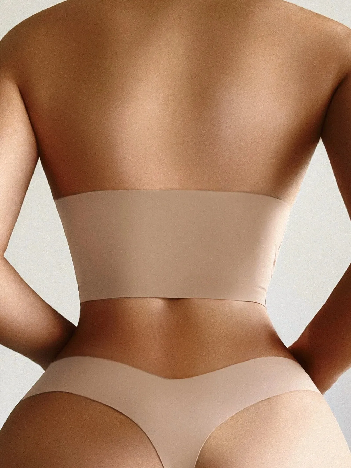 SHEIN Plain No Show Bra & Panty Lingerie Set