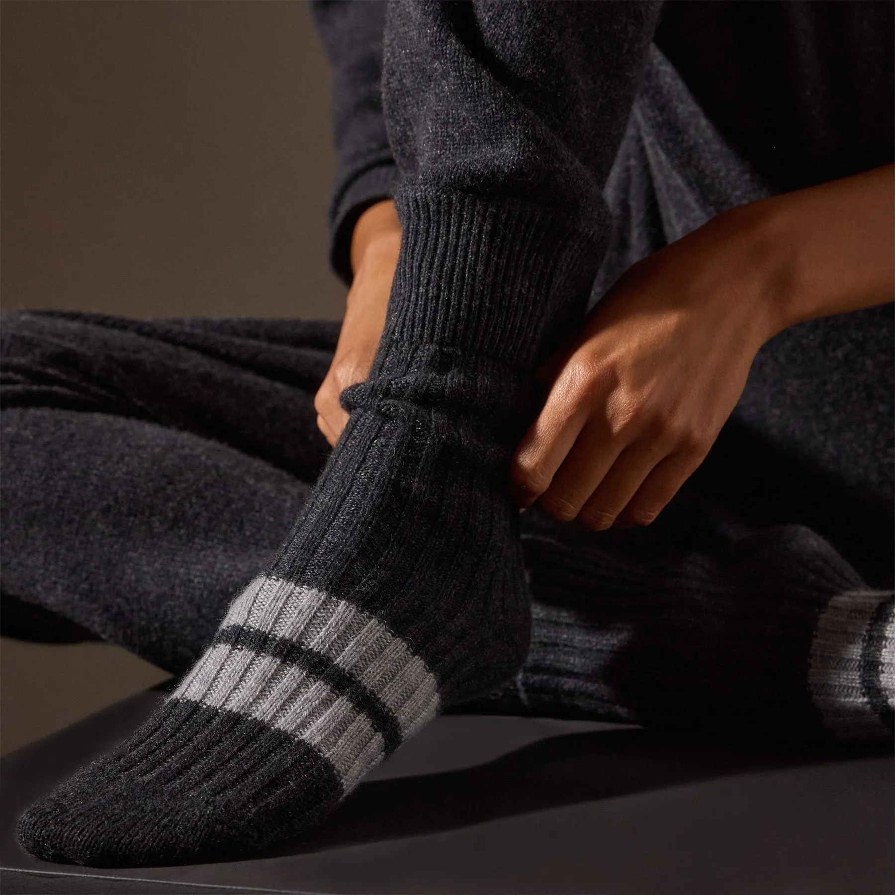 Short Cashmere Sock - Coal/Heather Grey